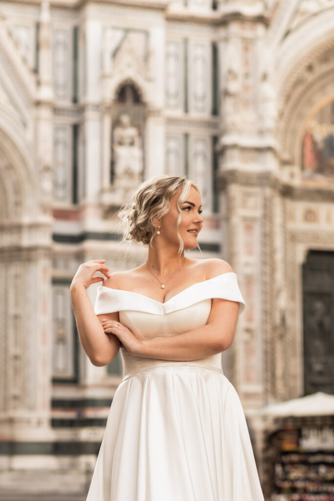 Italy elopement photographer capturing a couple eloping in Florence at sunrise.
