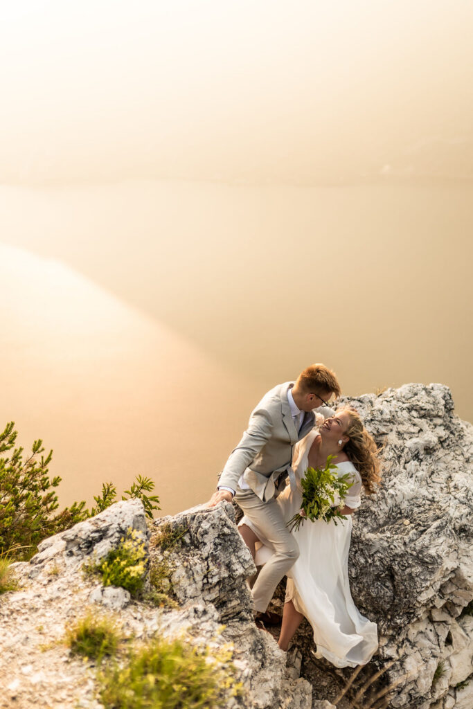 playful adventure elopement couple in lake garda